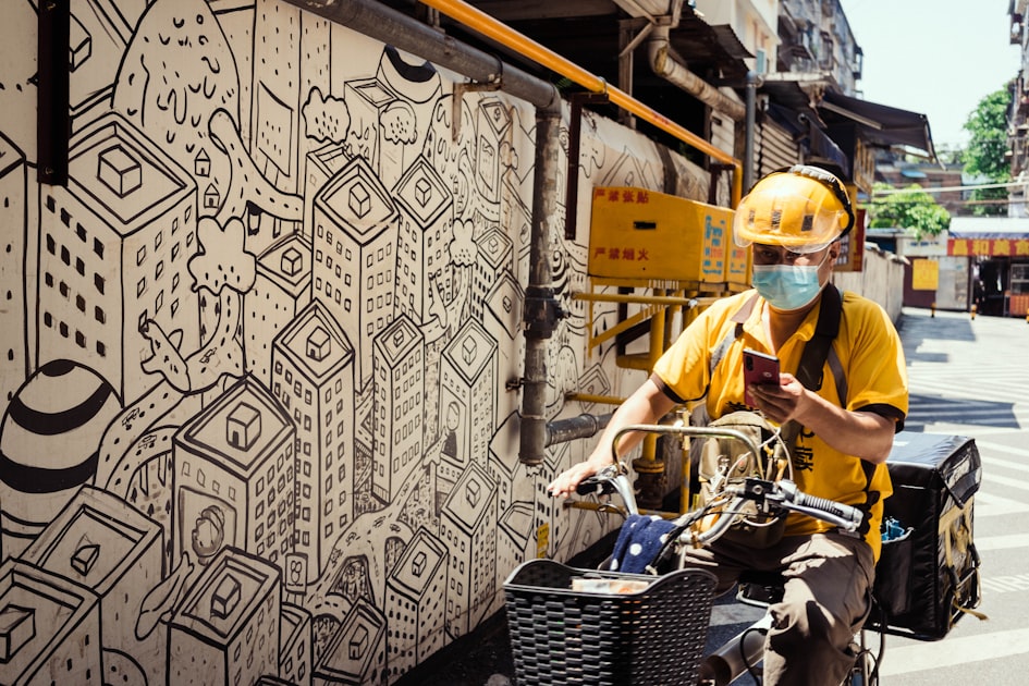 The Role of Logistics in Delivery Services